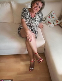 Horny nan Caro pets her snatch prior to fondling her natural breasts