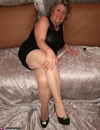 Horny granny Caro hikes up her dress to masturbate in nylons and heels